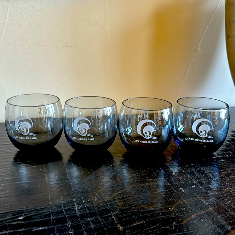 Los Angeles Rams vintage NFL smoky glass barware.